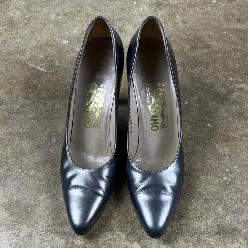 Salvatore Ferragamo Women's Silver/pewter Heels
Size: 8 1/2